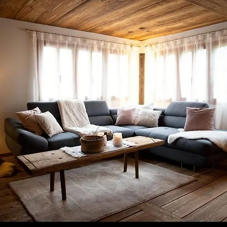 Romantisches Walliser Chalet mit Bergpanorama