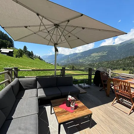 Romantisches Walliser Chalet mit Bergpanorama *