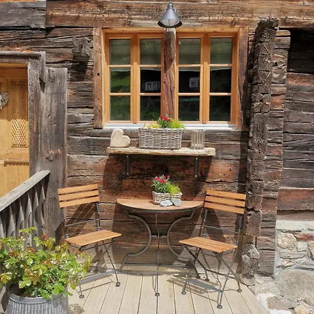 Romantisches Walliser Chalet mit Bergpanorama Apartment