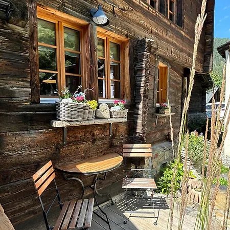 Romantisches Walliser Chalet mit Bergpanorama Apartment